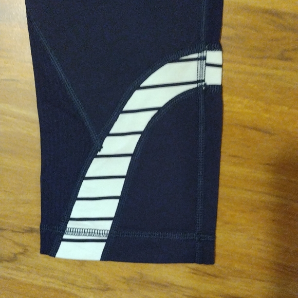 Lululemon cropped leggings - Picture 3 of 13